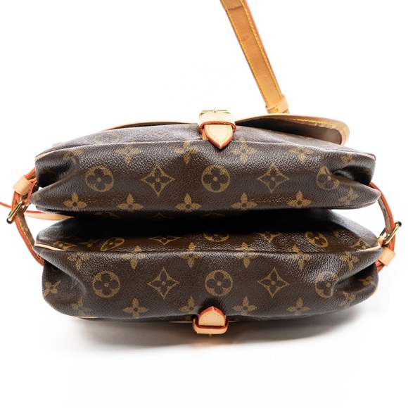 LOUIS VUITTON Saumur 30 Monogram Crossbody - Picture 7 of 15